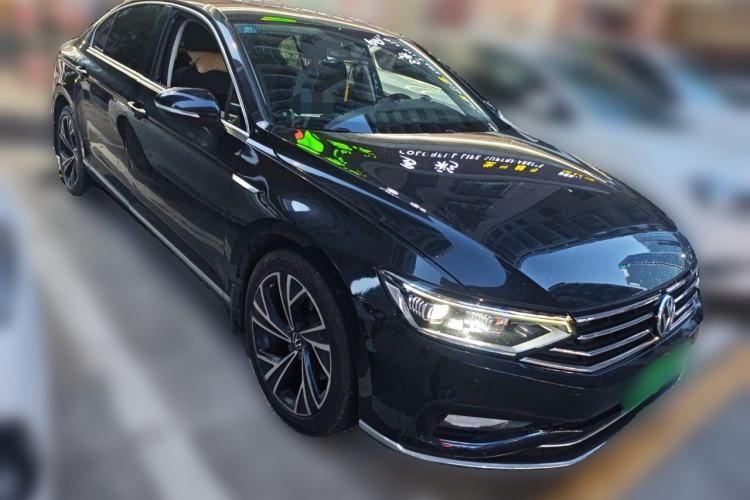 Used Volkswagen Magotan 2020 330TSI DSG Luxury Edition Front Right 45 Deg