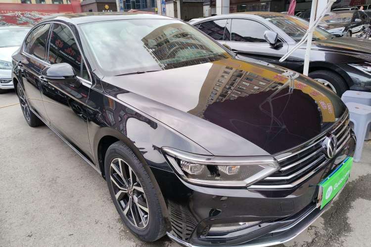 Used Volkswagen Magotan 2020 330TSI DSG Leading Model Front Right 45 Deg