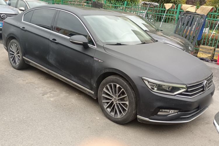 Used Volkswagen Magotan 2020 330TSI DSG Luxury Edition Front Right 45 Deg