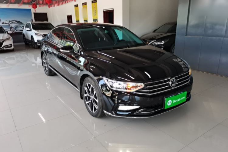 Used Volkswagen Magotan 2020 330TSI DSG Leading Model Front Right 45 Deg