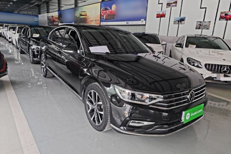 Used Volkswagen Magotan 2020 280TSI DSG Comfort Edition Front Right 45 Deg
