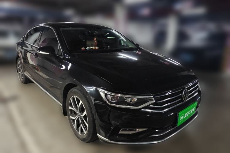 Used Volkswagen Magotan 2020 330TSI DSG Leading Model Front Right 45 Deg