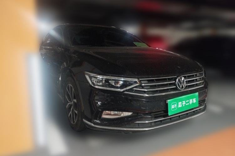Used Volkswagen Magotan 2020 280TSI DSG Comfort Edition Front Right 45 Deg