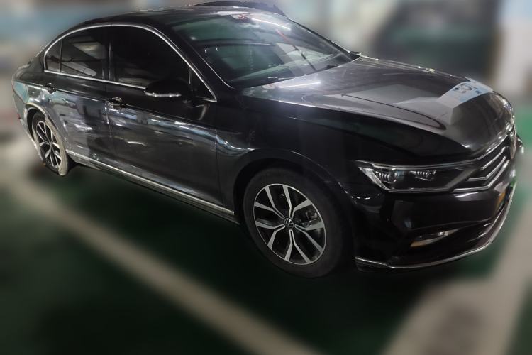 Used Volkswagen Magotan 2020 330TSI DSG Leading Model Front Right 45 Deg