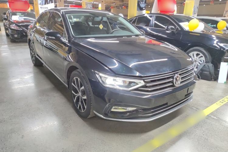 Used Volkswagen Magotan 2020 280TSI DSG Comfort Edition Front Right 45 Deg