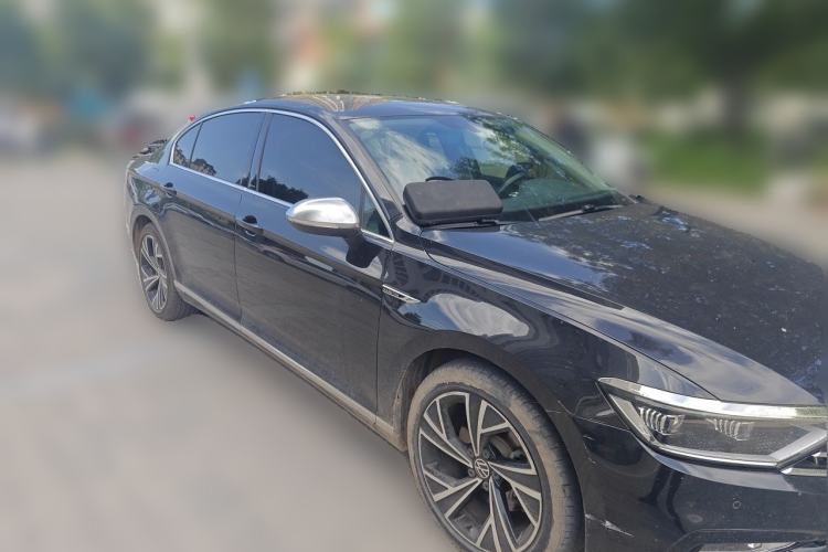 Used Volkswagen Magotan 2020 330TSI DSG Luxury Edition Front Right 45 Deg