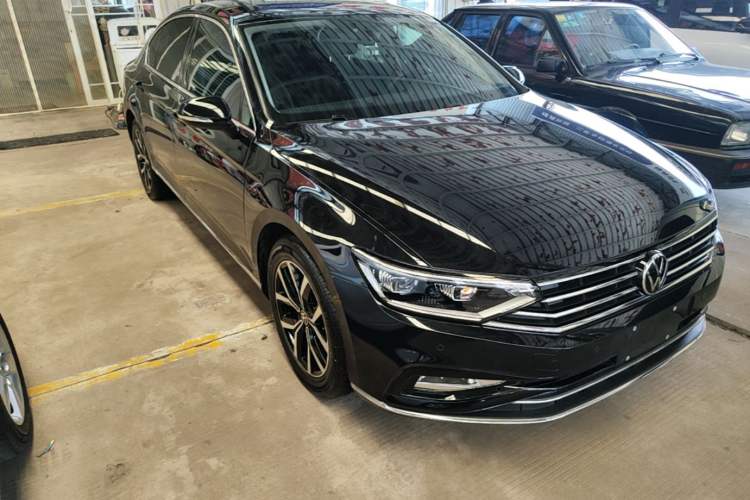 Used Volkswagen Magotan 2020 330TSI DSG Leading Model Front Right 45 Deg