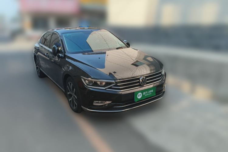 Used Volkswagen Magotan 2020 330TSI DSG Leading Model Front Right 45 Deg