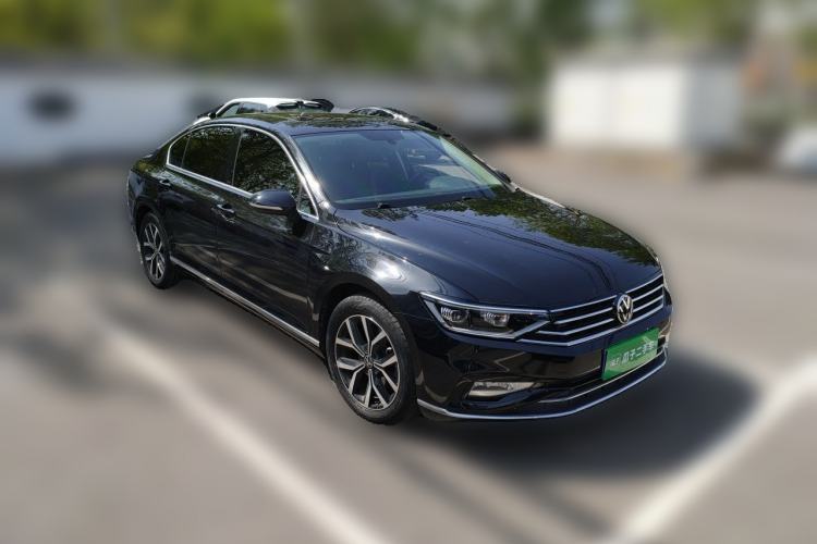 Used Volkswagen Magotan 2020 330TSI DSG Leading Model Front Right 45 Deg