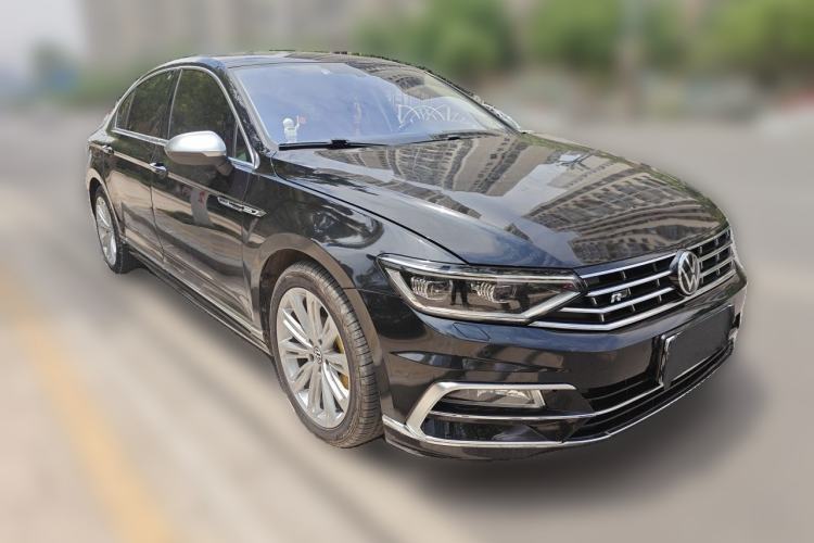 Used Volkswagen Magotan 2020 330TSI DSG Luxury Edition Front Right 45 Deg
