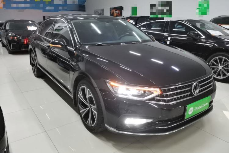 Used Volkswagen Magotan 2020 330TSI DSG Luxury Edition Front Right 45 Deg