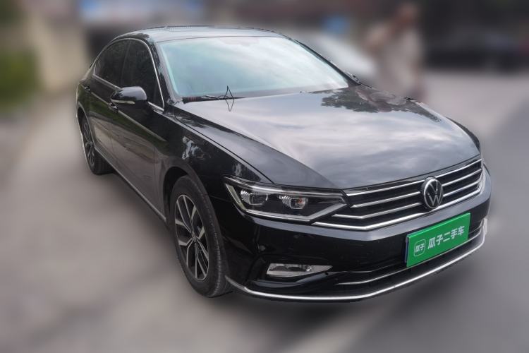 Used Volkswagen Magotan 2020 330TSI DSG Leading Model Front Right 45 Deg