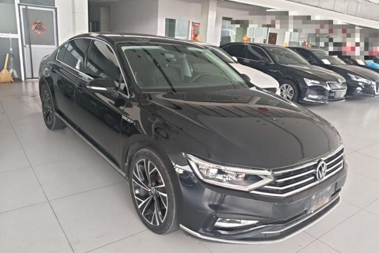 Used Volkswagen Magotan 2020 330TSI DSG Luxury Edition Front Right 45 Deg