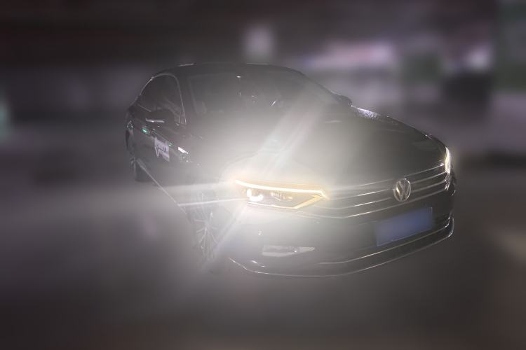 Used Volkswagen Magotan 2020 330TSI DSG Luxury Edition Front Right 45 Deg