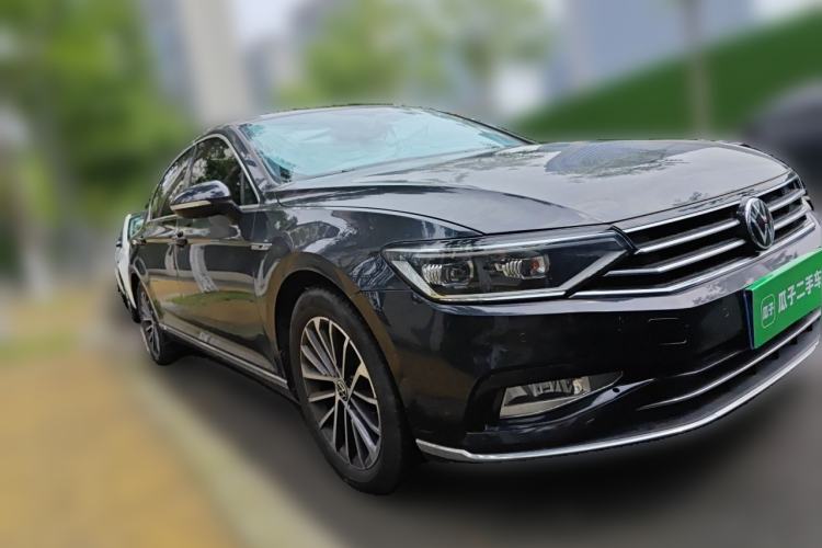 Used Volkswagen Magotan 2020 330TSI DSG Luxury Edition Front Right 45 Deg