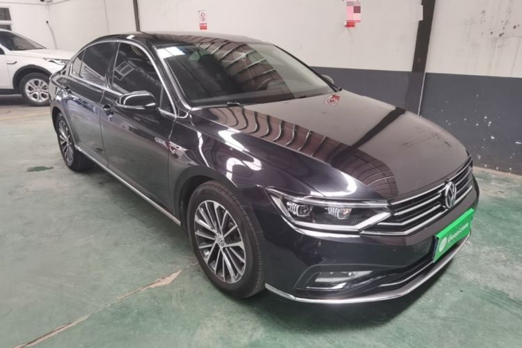 Used Volkswagen Magotan 2020 330TSI DSG Luxury Edition Front Right 45 Deg