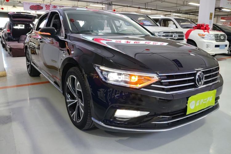 Used Volkswagen Magotan 2020 330TSI DSG Luxury Edition Front Right 45 Deg