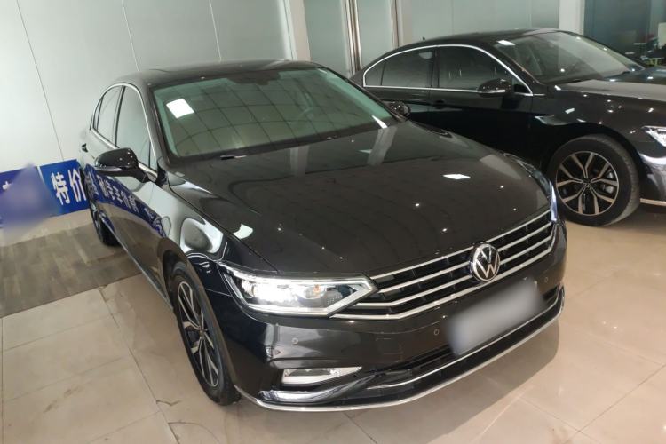 Used Volkswagen Magotan 2020 330TSI DSG Leading Model Front Right 45 Deg