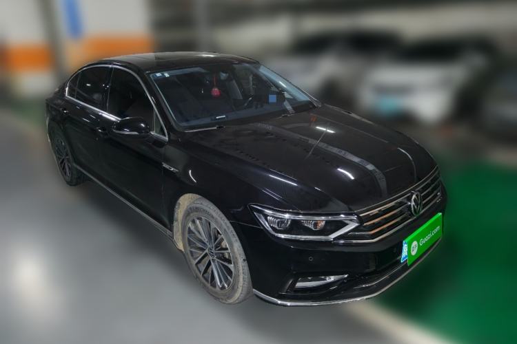 Used Volkswagen Magotan 2020 330TSI DSG Luxury Edition Front Right 45 Deg