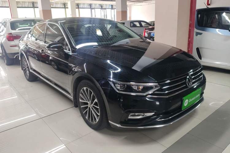 Used Volkswagen Magotan 2020 330TSI DSG Luxury Edition Front Right 45 Deg