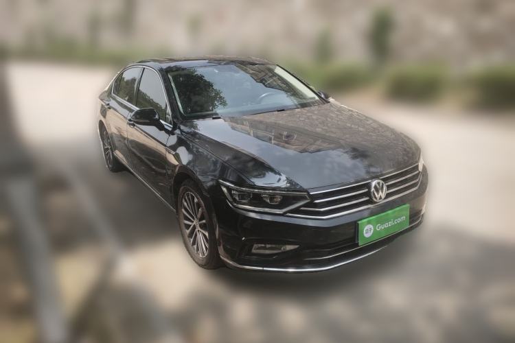 Used Volkswagen Magotan 2020 330TSI DSG Luxury Edition Front Right 45 Deg