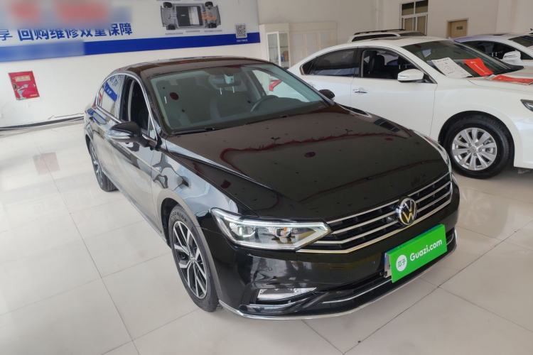 Used Volkswagen Magotan 2020 330TSI DSG Leading Model Front Right 45 Deg
