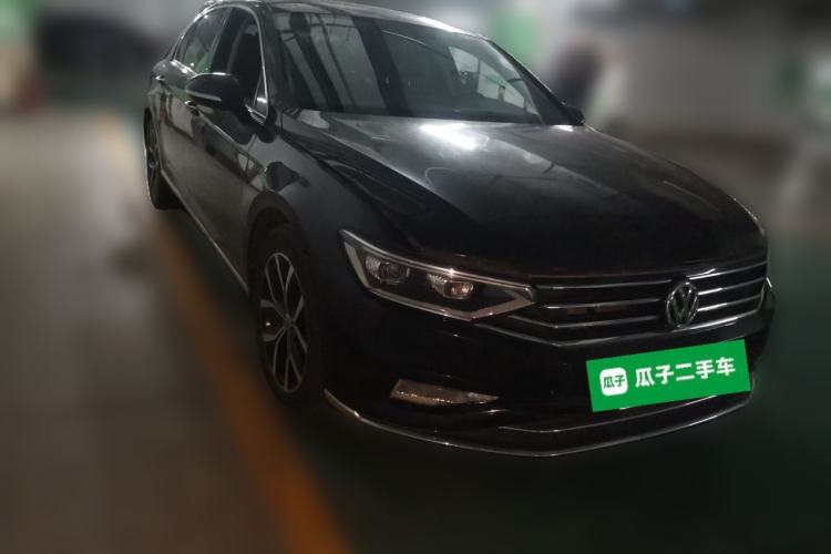 Used Volkswagen Magotan 2020 330TSI DSG Leading Model Front Right 45 Deg