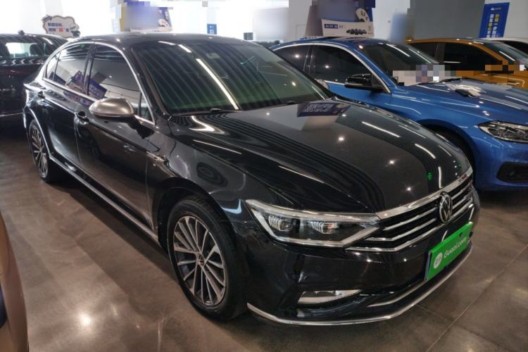 Used Volkswagen Magotan 2020 330TSI DSG Luxury Edition Front Right 45 Deg