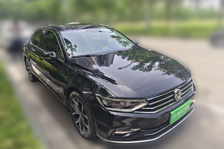 Used Volkswagen Magotan 2020 330TSI DSG Leading Model Front Right 45 Deg