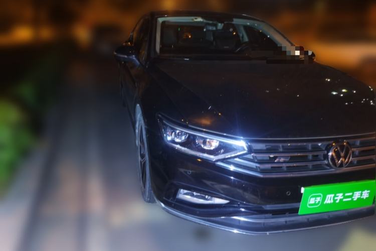 Used Volkswagen Magotan 2020 330TSI DSG Leading Model Front Right 45 Deg