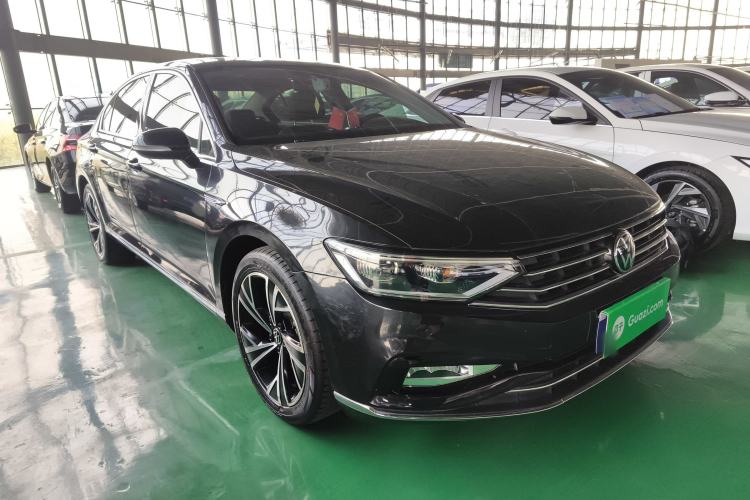 Used Volkswagen Magotan 2020 330TSI DSG Luxury Edition Front Right 45 Deg