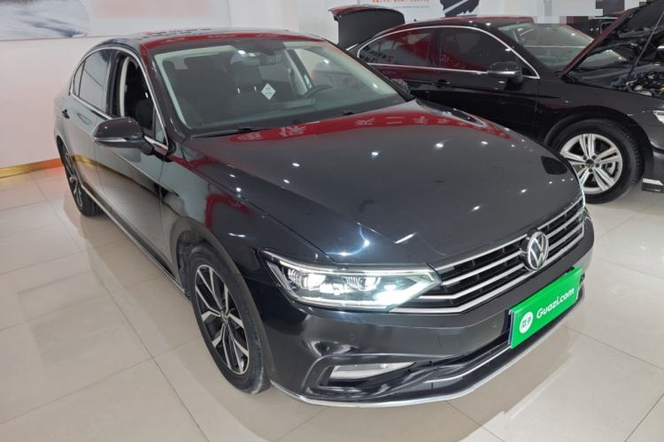 Used Volkswagen Magotan 2020 330TSI DSG Leading Model Front Right 45 Deg
