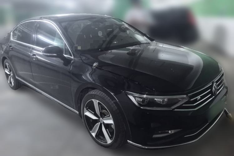 Used Volkswagen Magotan 2020 330TSI DSG Leading Model Front Right 45 Deg