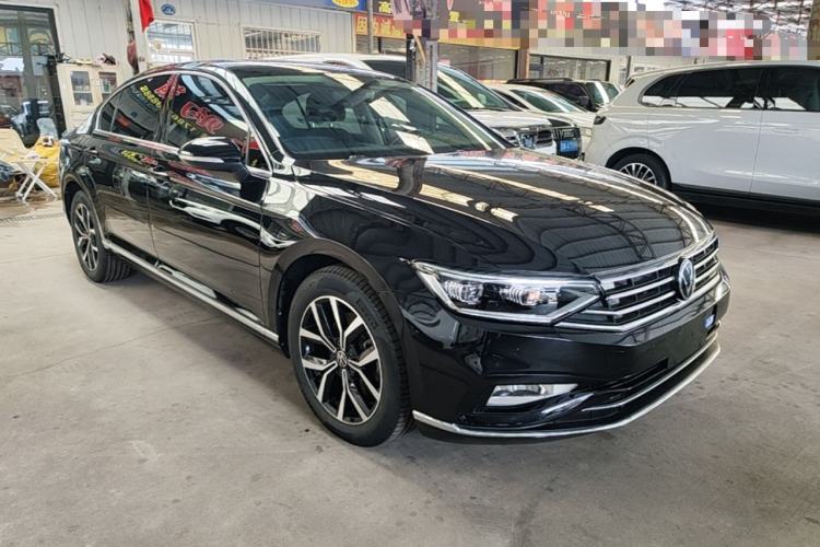 Used Volkswagen Magotan 2020 330TSI DSG Leading Model Front Right 45 Deg
