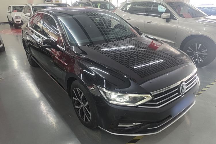 Used Volkswagen Magotan 2020 330TSI DSG Leading Model Front Right 45 Deg