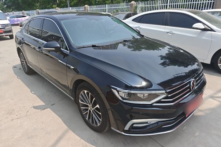 Used Volkswagen Magotan 2020 330TSI DSG Luxury Edition Front Right 45 Deg