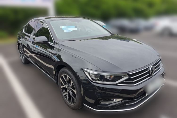 Used Volkswagen Magotan 2020 330TSI DSG Leading Model Front Right 45 Deg