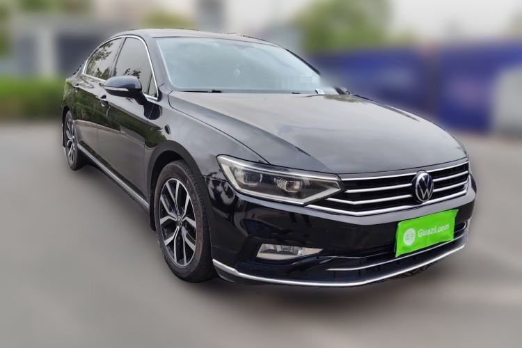 Used Volkswagen Magotan 2020 330TSI DSG Leading Model Front Right 45 Deg