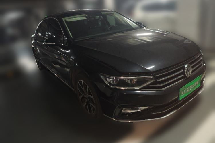 Used Volkswagen Magotan 2020 330TSI DSG Leading Model Front Right 45 Deg