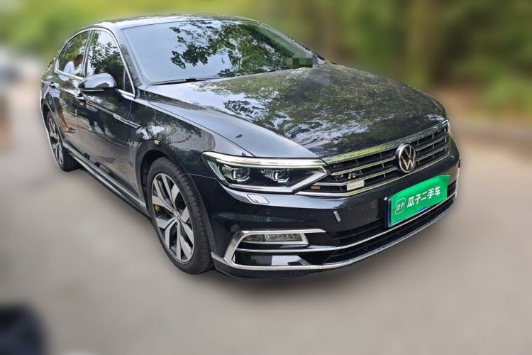 Used Volkswagen Magotan 2020 330TSI DSG Leading Model Front Right 45 Deg