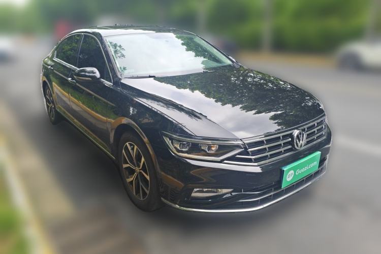 Used Volkswagen Magotan 2020 280TSI DSG Comfort Edition Front Right 45 Deg