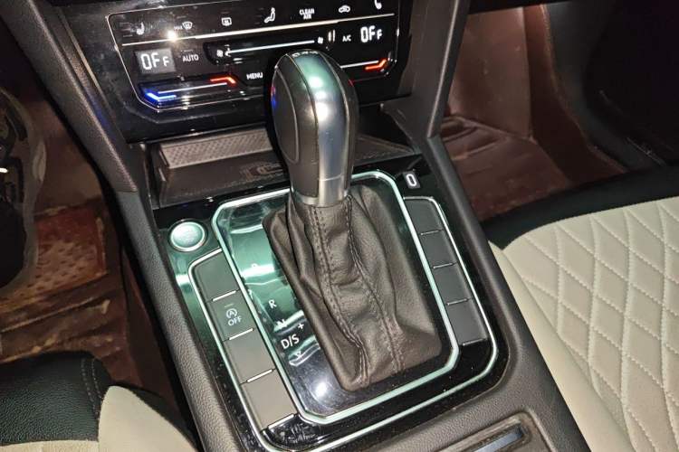 Used Volkswagen Magotan 2020 330TSI DSG Luxury Edition Gear Lever