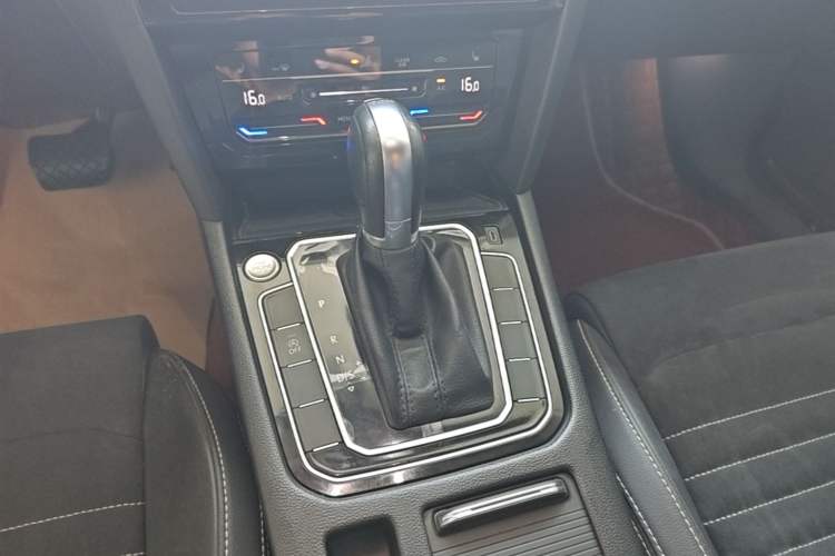 Used Volkswagen Magotan 2020 330TSI DSG Luxury Edition Gear Lever