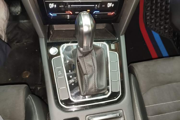 Used Volkswagen Magotan 2020 330TSI DSG Luxury Edition Gear Lever