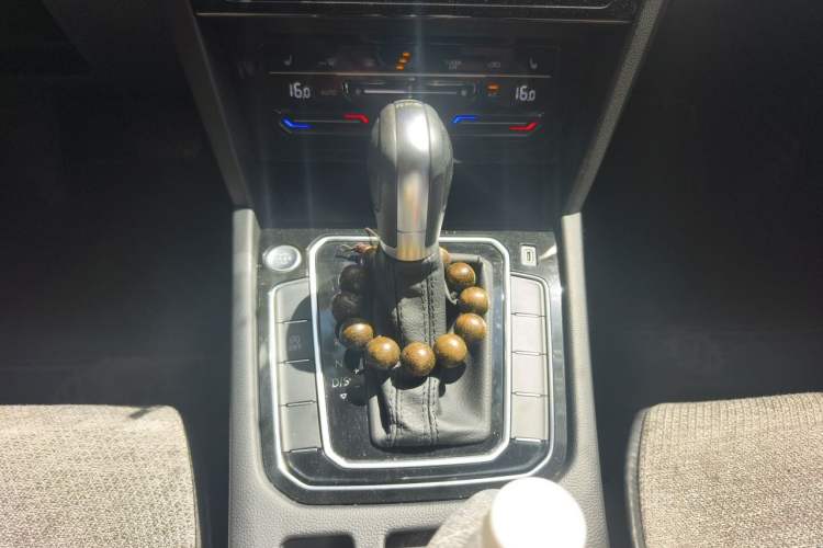 Used Volkswagen Magotan 2020 330TSI DSG Luxury Edition Gear Lever