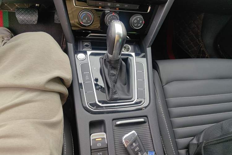 Used Volkswagen Magotan 2020 280TSI DSG Comfort Edition Gear Lever