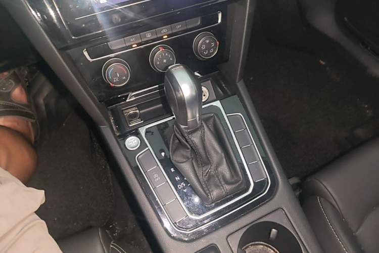 Used Volkswagen Magotan 2020 280TSI DSG Comfort Edition Gear Lever