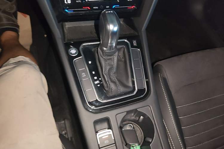 Used Volkswagen Magotan 2020 330TSI DSG Luxury Edition Gear Lever
