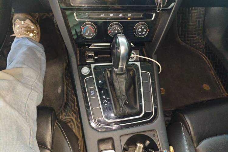 Used Volkswagen Magotan 2020 280TSI DSG Comfort Edition Gear Lever