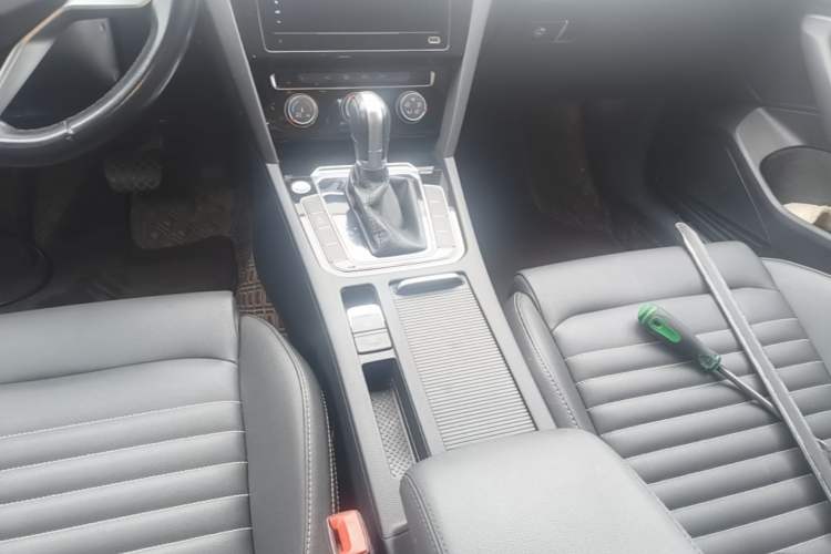 Used Volkswagen Magotan 2020 280TSI DSG Comfort Edition Gear Lever